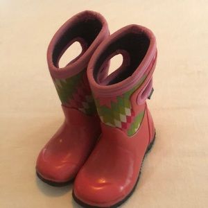 Insulated, Waterproof Bogs Boots Toddler size 8